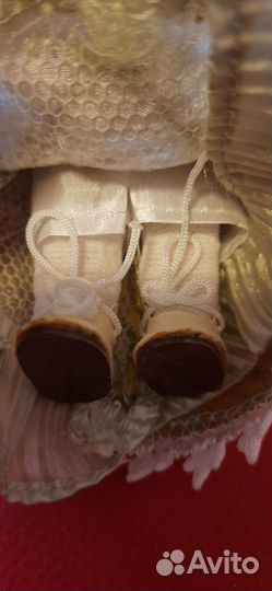 Фарфоровая куколка