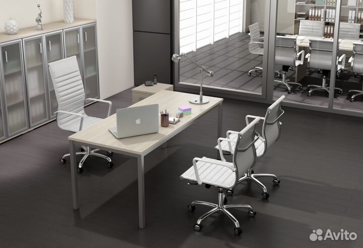 Стол на металлокаркасе в белом цвете