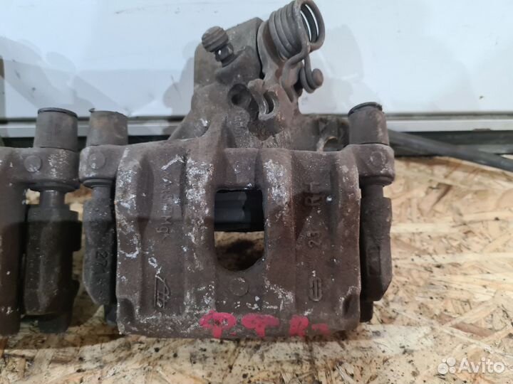 Задние тормозные суппорты Ford Focus 3