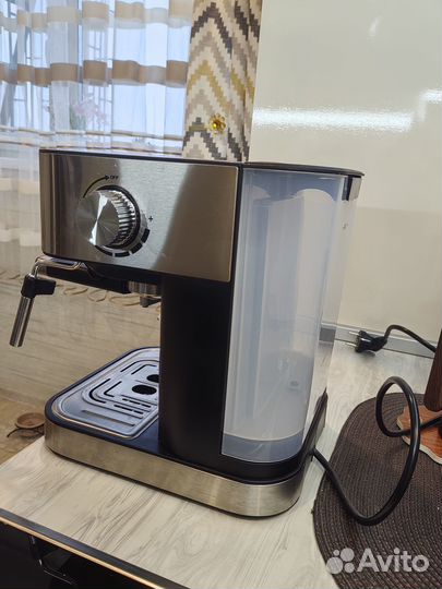 Кофеварка рожковая Redmond RCM-M1513