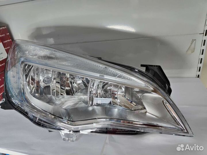 Opel Astra J фара правая
