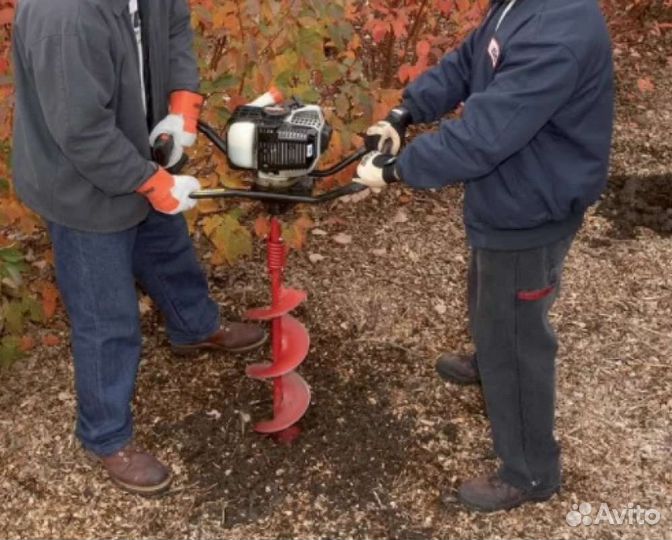 Бурение грунта мотобуром