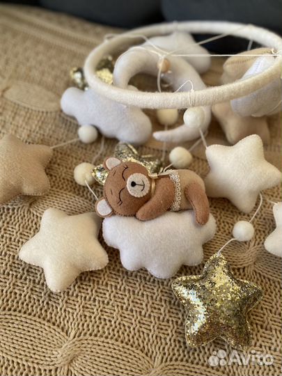 Мобиль в кроватку из фетра