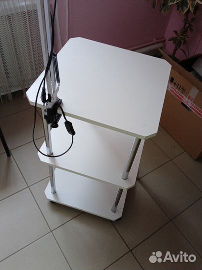 Этажерка на колесиках