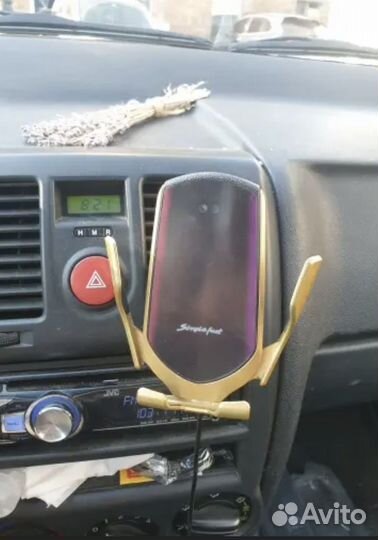 Держатель для телефона с беспроводной зарядкой