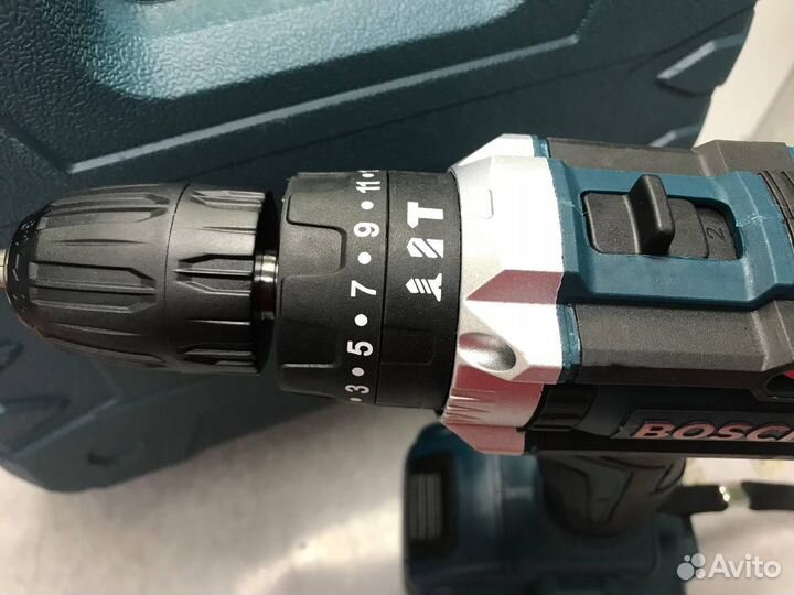 Шуруповерт Bosch безщеточный с ударом