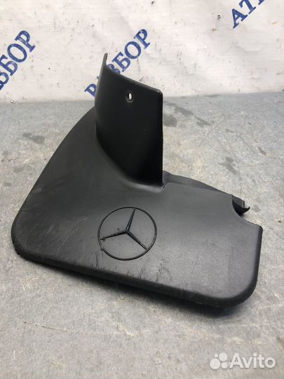 Зад лев брызговик W164