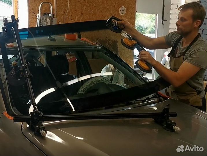 Система установки лобового стекла одним мастером