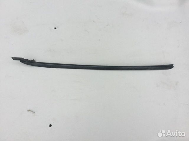 Молдинг левый лобового стекла Toyota Highlander