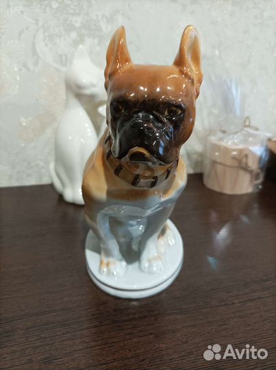 Статуэтка фарфоровая собака