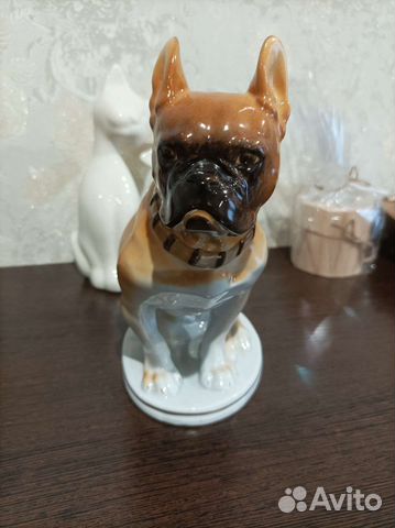 Статуэтка фарфоровая собака