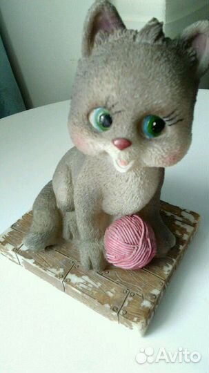 Котёнок с клубком Талисман Нового года