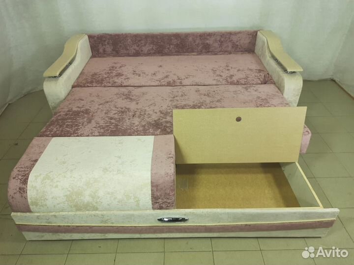 Диван на металлокаркасе