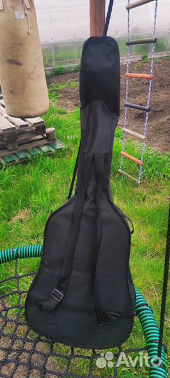 Акустическая гитара