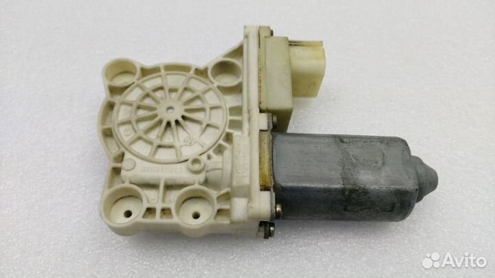 Моторчик стеклоподъемника задний левый Bmw