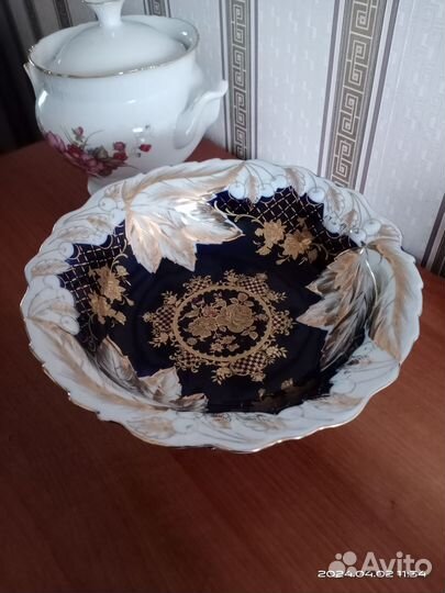 Ваза под фрукты на ножке