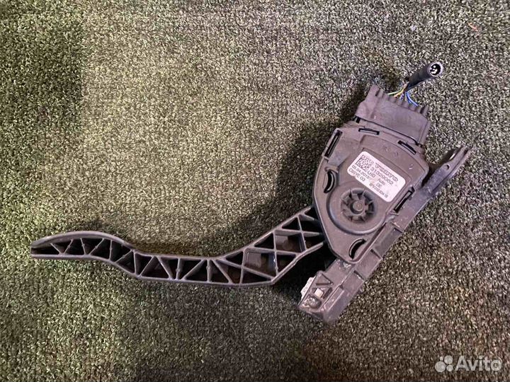 Педаль газа акселератора Volvo S60 V60 XC60