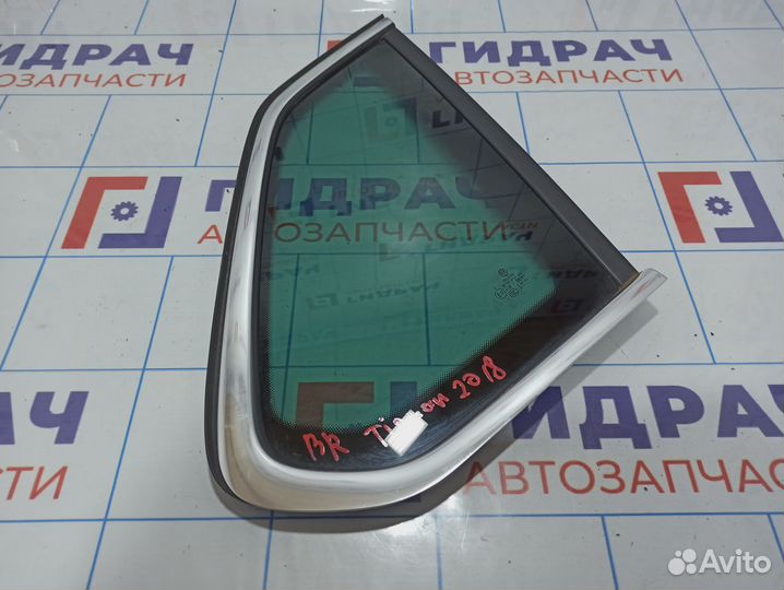 Стекло кузовное глухое правое Volkswagen Tiguan (M