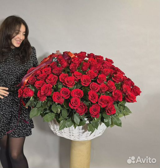 Композиция из 125 роз Explorer в корзине