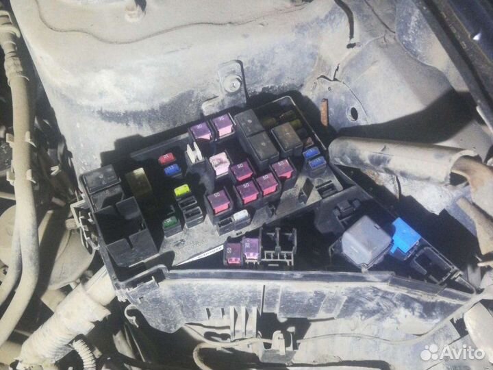 Блок предохранителей подкапотный Subaru Tribeca B9