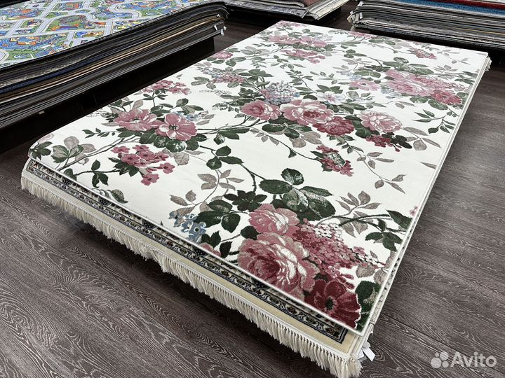 Ковер новый, цветы 2х3м
