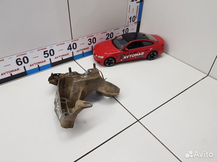 Кронштейн опоры двигателя правый