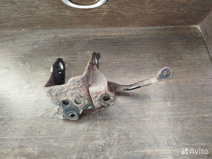 Кронштейн кпп верхний левый Toyota Corolla EE11