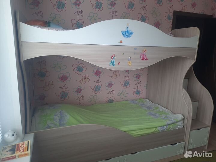 Кровать двухьярусная