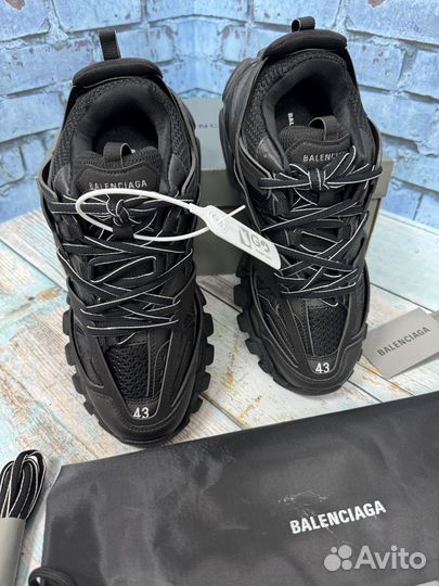 Balenciaga track 1