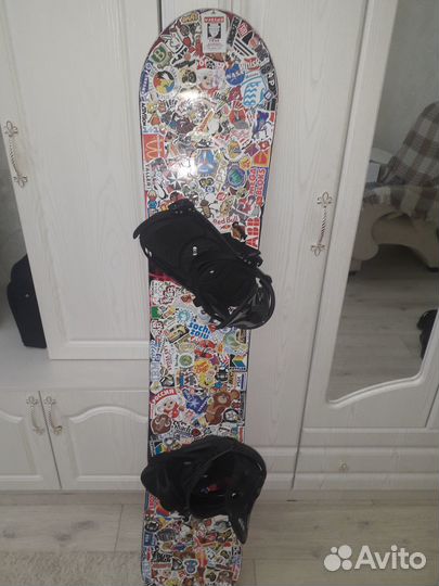 Сноуборд с креплением и ботинками в идеале