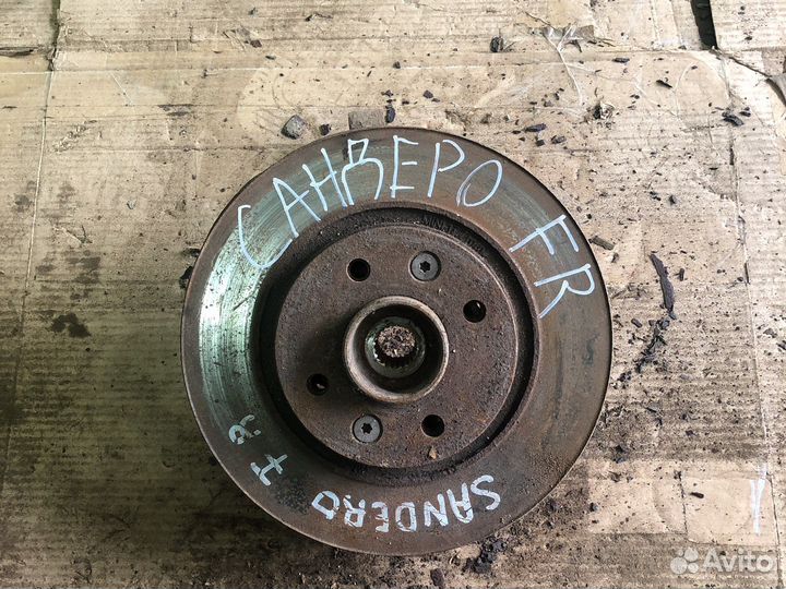 Renault sandero кулак поворотный