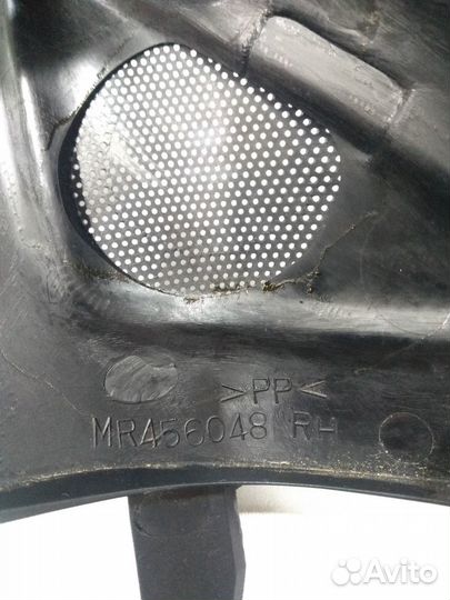 Накладка декоративная передняя правая Mitsubishi