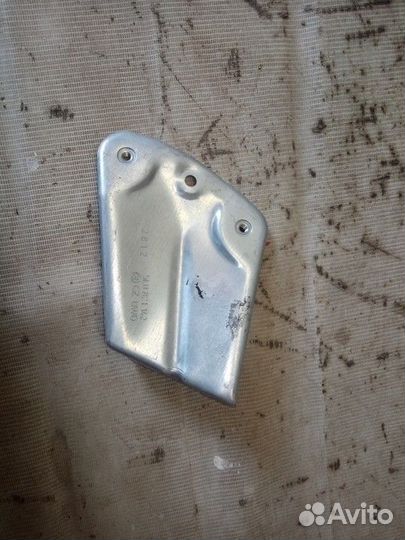 Кронштейн крыла переднего Skoda Octavia