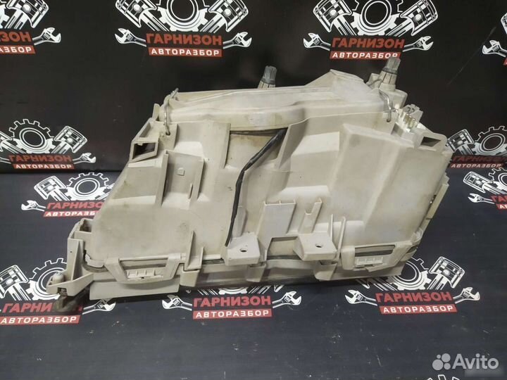 Фара передняя правая mercedes benz