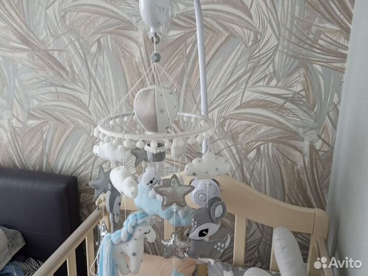 Мобиль на кроватку из фетра