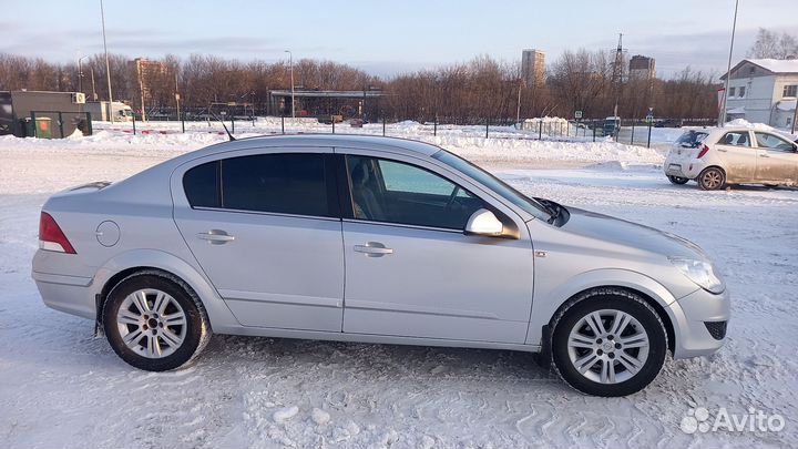 Opel Astra 1.8 МТ, 2010, 205 000 км