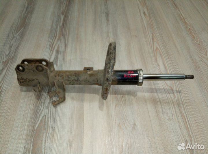 Амортизатор стойка перед Nissan note E11 Прав