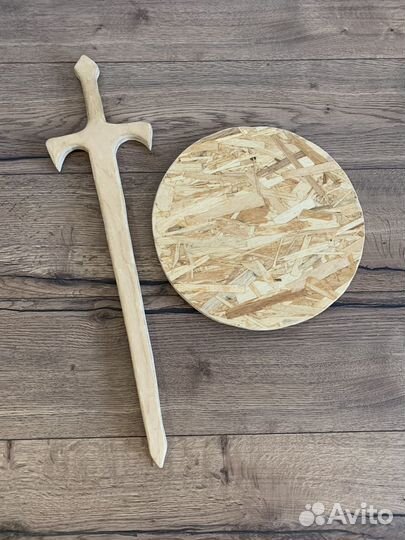 Деревянные щит и меч ручной работы