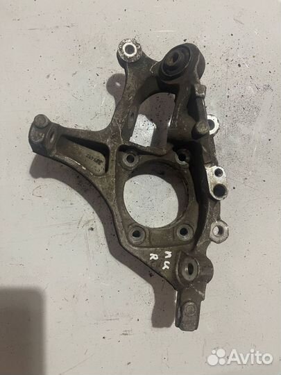 Кулак задний правый Крайслер Пацифика