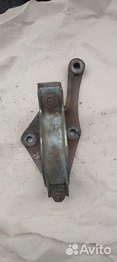Кронштейн правого привода Форд Фокус 2