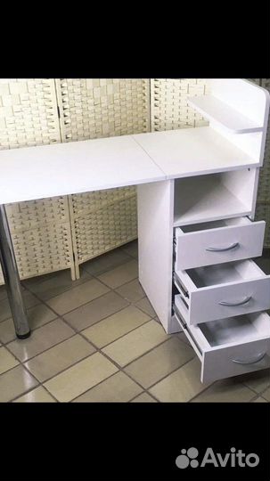 Стол маникюрный