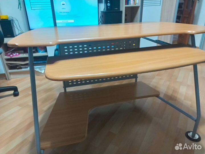 Стол компьютерный