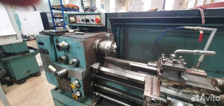 Токарно-винторезный станок TOS Trencn SUI 32/1000