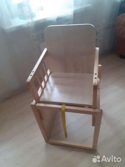 Столик для кормления и стул. 2 в 1