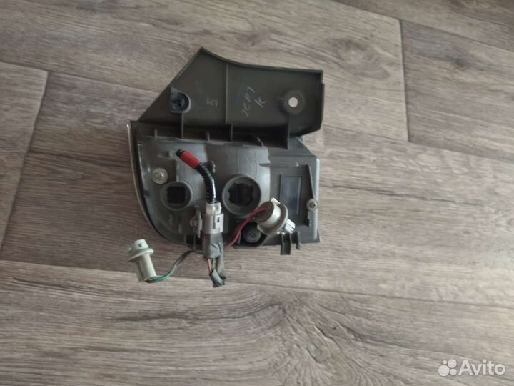 Стоп сигнал задний левый Тойота isis