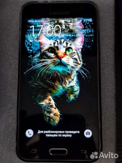 Телефон Samsung J320F