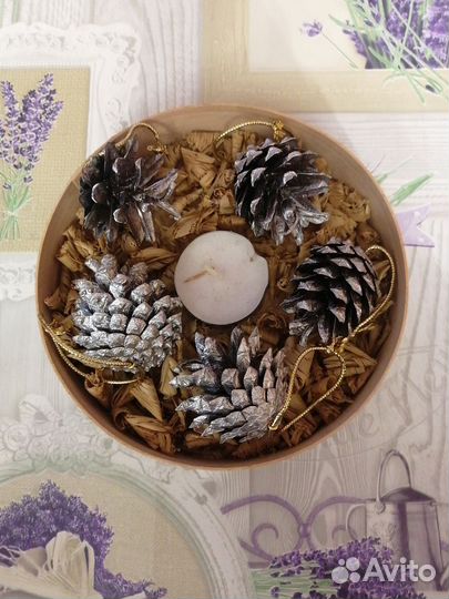 Елечная игрушка шишка