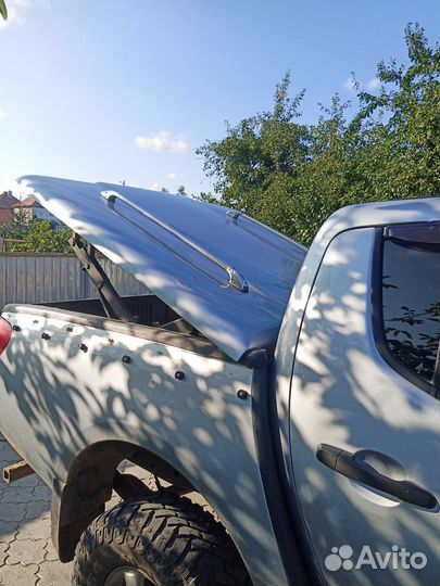 Крышка багажника на mitsubishi l200