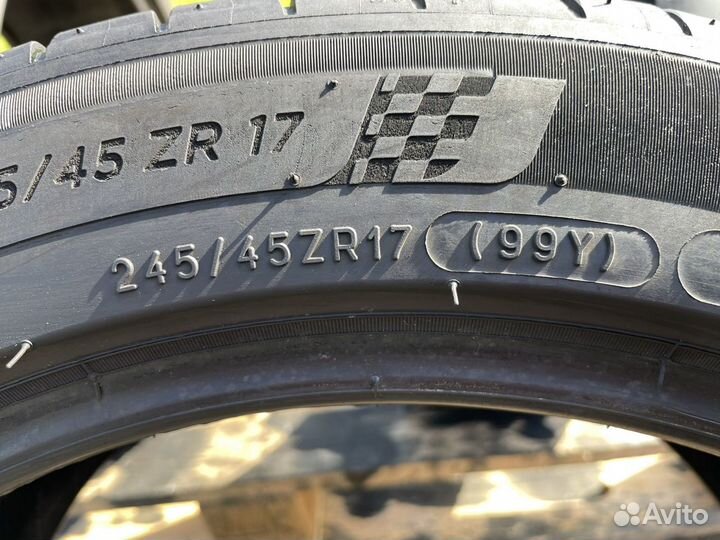 Michelin Pilot Sport 4 245/45 R17