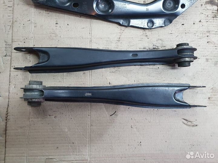 Рычаг верхний/поперечный задний Volvo Xc90 2